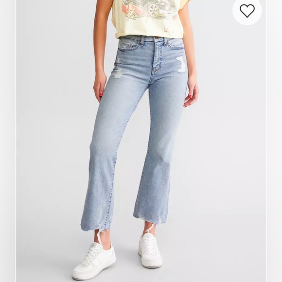 BKE Billie Cropped Flare Stretch Jean Buckle Jeans - Picture 5 of 16